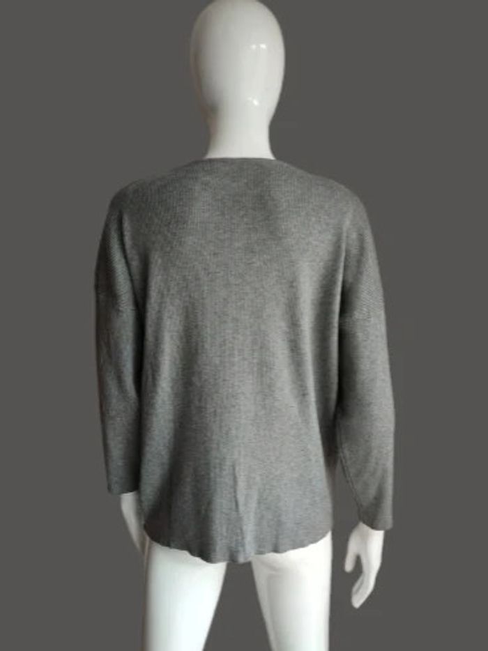 Pull gris plumes d'une valeur de 69.95€ - photo numéro 5
