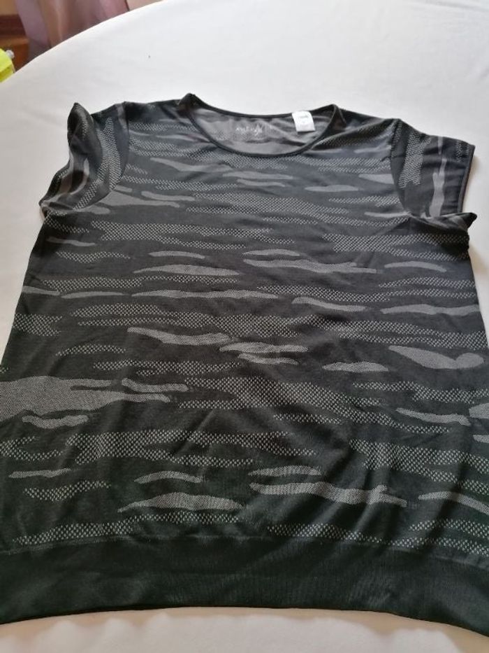 Joli tee-shirt belle qualité