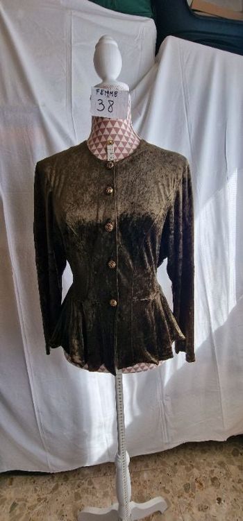 Haut, vert forêt, tissus façon velours, en polyester ,longueur 56cm, largeur d'épaule 41cm