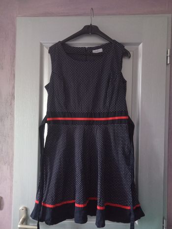 Jolie Robe d'été Taille L "Cache Cache"