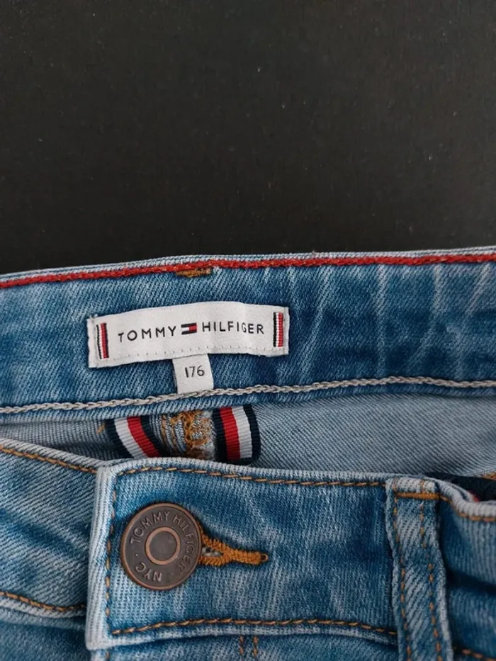 Short Tommy Hilfiger en jean Brodé - photo numéro 3