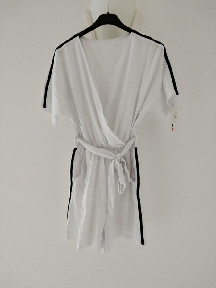 Combishort manches courtes blanche à bandes noires