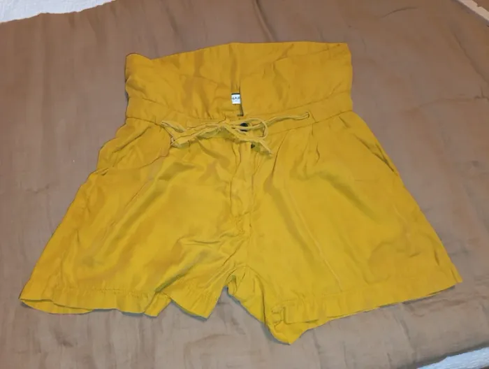 Sublime short Naf Naf taille 36 état neuf