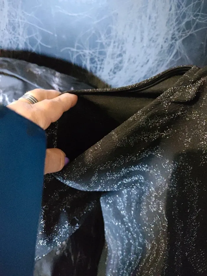Haut épaule dénudé noir argent paillettes neuf jamais porté - photo numéro 2