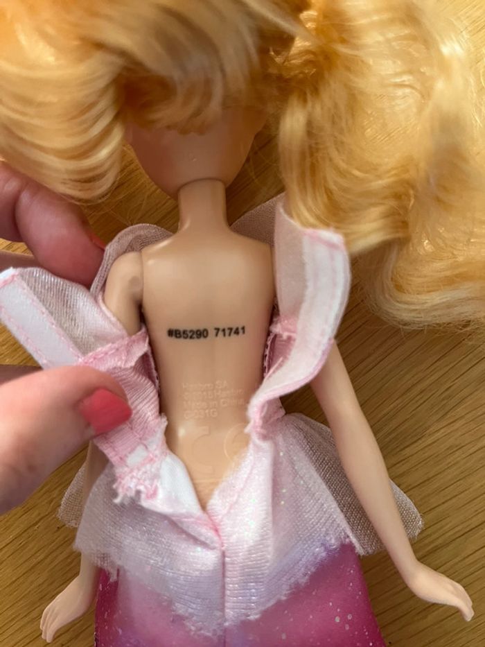 Poupée type barbie Princesse Aurore Disney - photo numéro 4