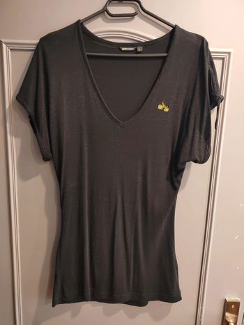 Tee-shirt col V