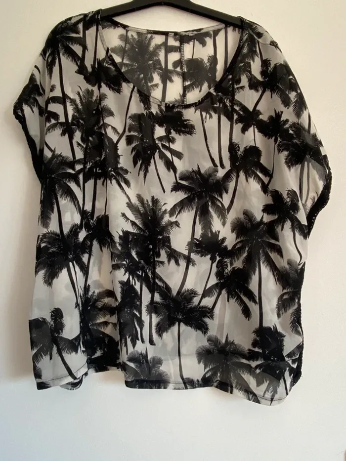 T-shirt transparent .
