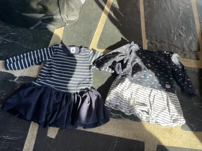 2 robes 6 mois manches longues