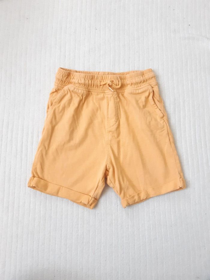 Short orange Nutmeg 3/4 ans