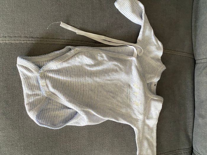 Lot de bodies 2 de 3mois et 2de 1 mois - photo numéro 2