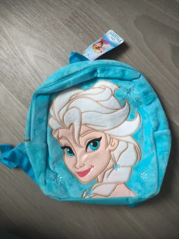 Très beau sac a dos neuf avec étiquette Disney reine des neiges