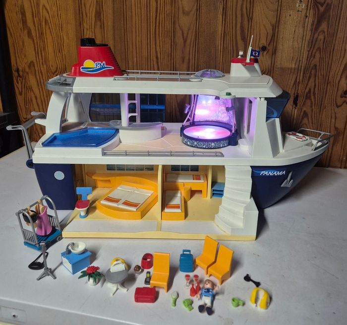 Playmobil 6978 bateau de croisière family fun + 6983 scène avec artiste