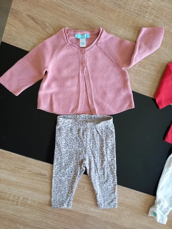 Lot de vêtements bébé fille 6 mois - photo numéro 4