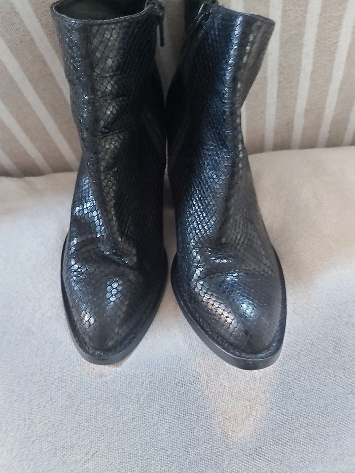 Bottines cuir petit talon  & motif  ecaillé