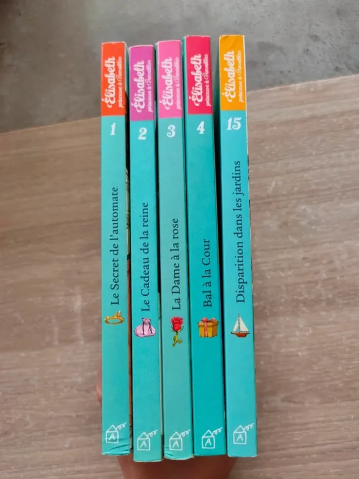 Lot de 5 tomes Elisabeth, princesse à Versailles - photo numéro 4