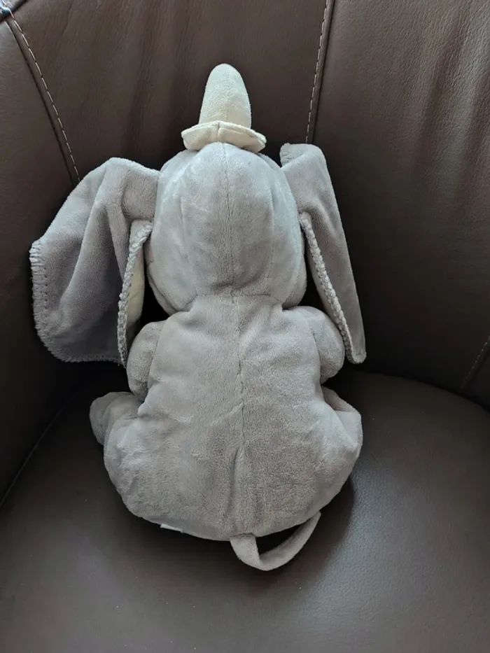 doudou éléphant Dumbo

Tout doux, gris et écru

Billes dans le corps idéal bébé - photo numéro 2