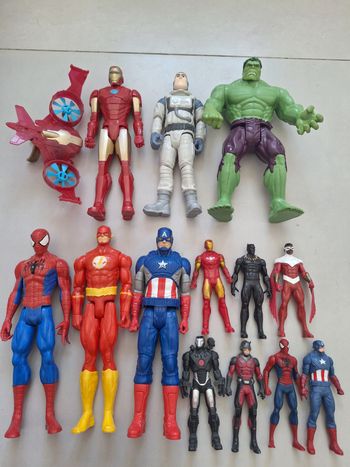 Lot 13 figurines avengers marvet et disney