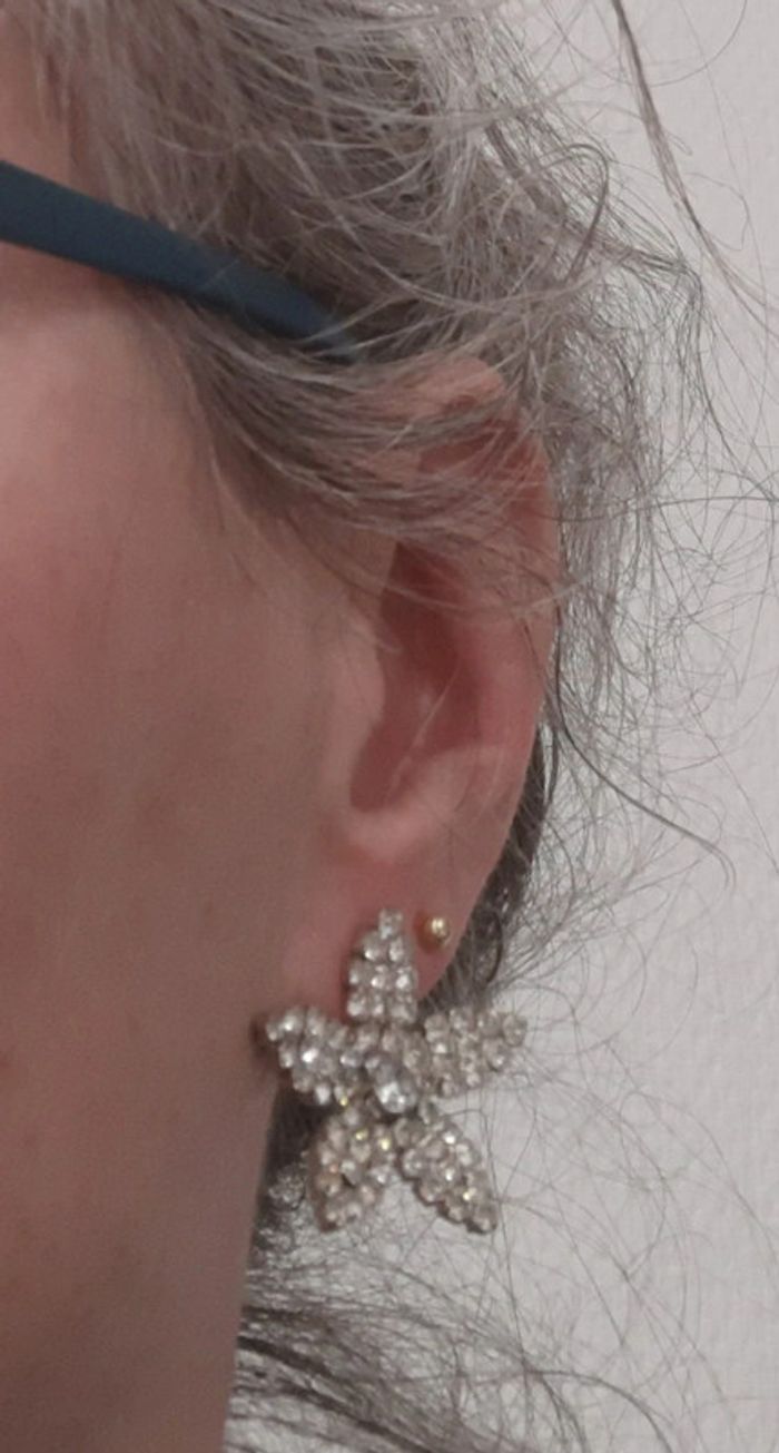 Jolie paire de boucles d'oreilles en forme de fleurs - photo numéro 5