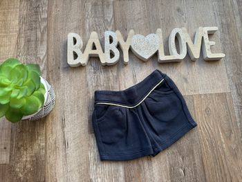 - Short Tape à l’œil    - 3 mois - Très bon état