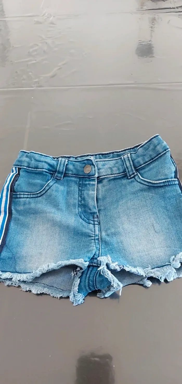 Short jeans