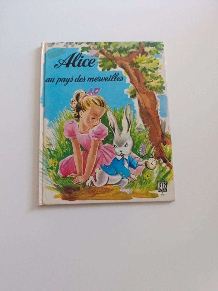 Livre alice au pays des merveilles
