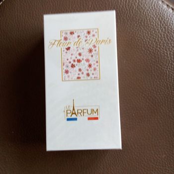 🌹Parfum "Fleur de Paris" tout neuf 🌹
