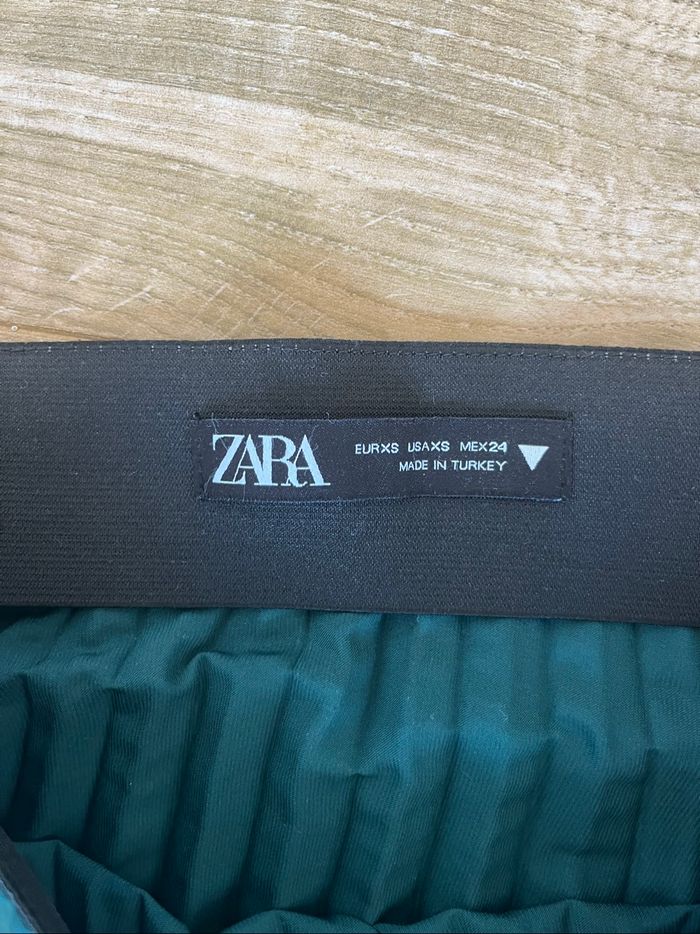 Jupe mimi plissée verte Zara taille XS - photo numéro 3