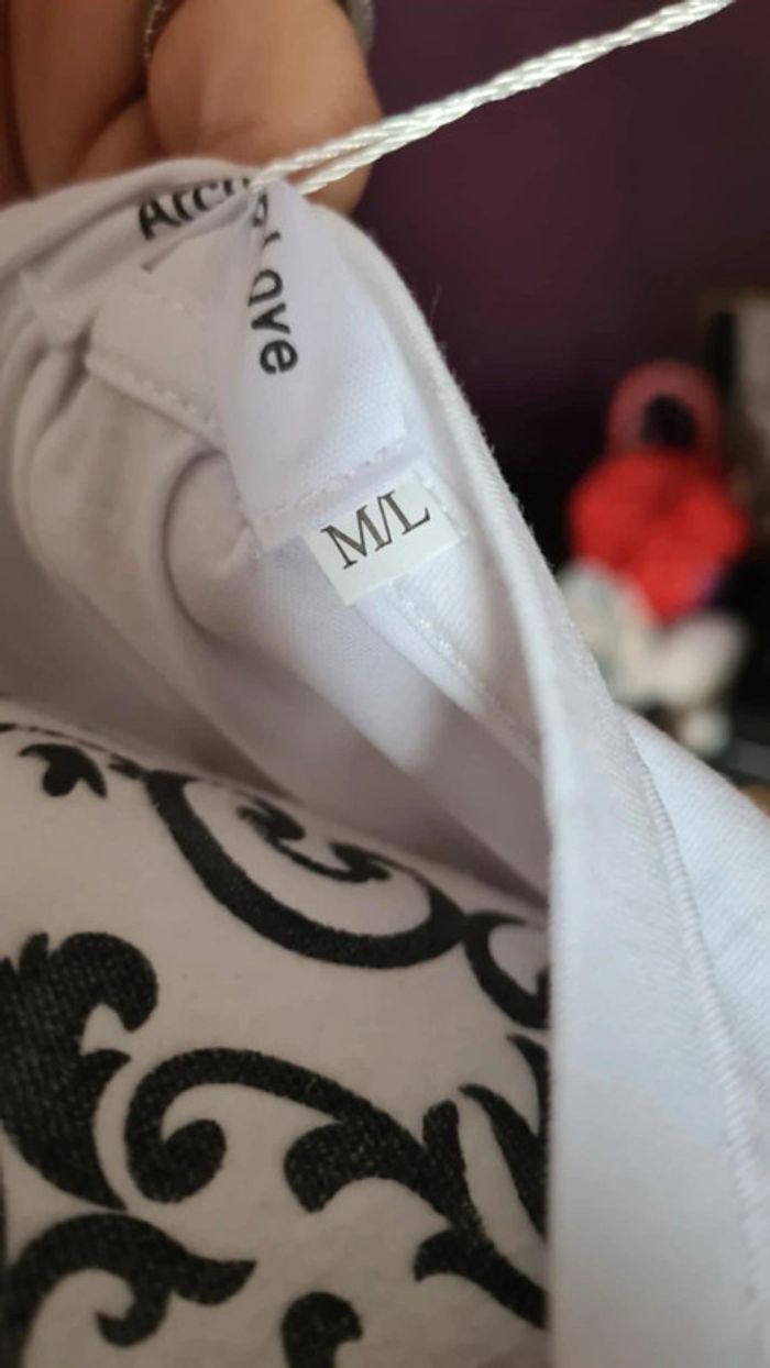 Tee-shirt brodé - photo numéro 3