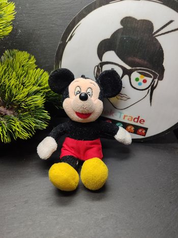 petite peluche porte clé Mickey Disney souris noir rouge blanc blanc short 3858
