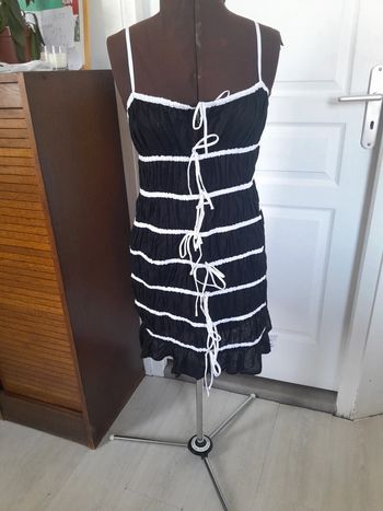 Petite robe courte bustier à bretelles froncée tres originale Asos neuve avec étiquette