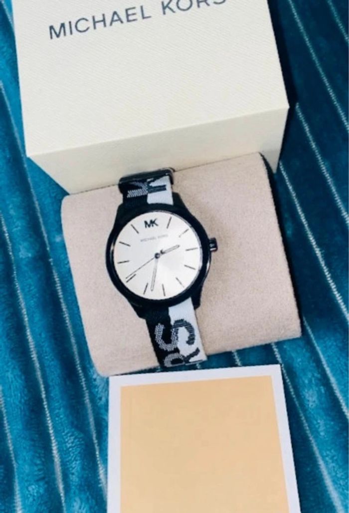 Montre sport Michael Kors noire NEUVE - photo numéro 2