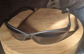 Lunette de soleil noir mixte