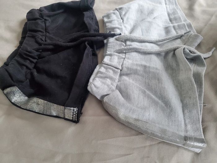 🌴 Lot de 2 short gris argentée et noir argentée taille 2 ans - photo numéro 2