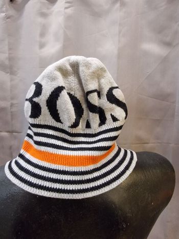 Bonnet boss