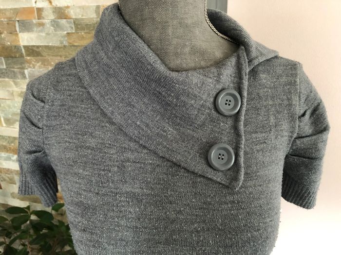 Pull gris manches courtes 9/10 ans - photo numéro 2