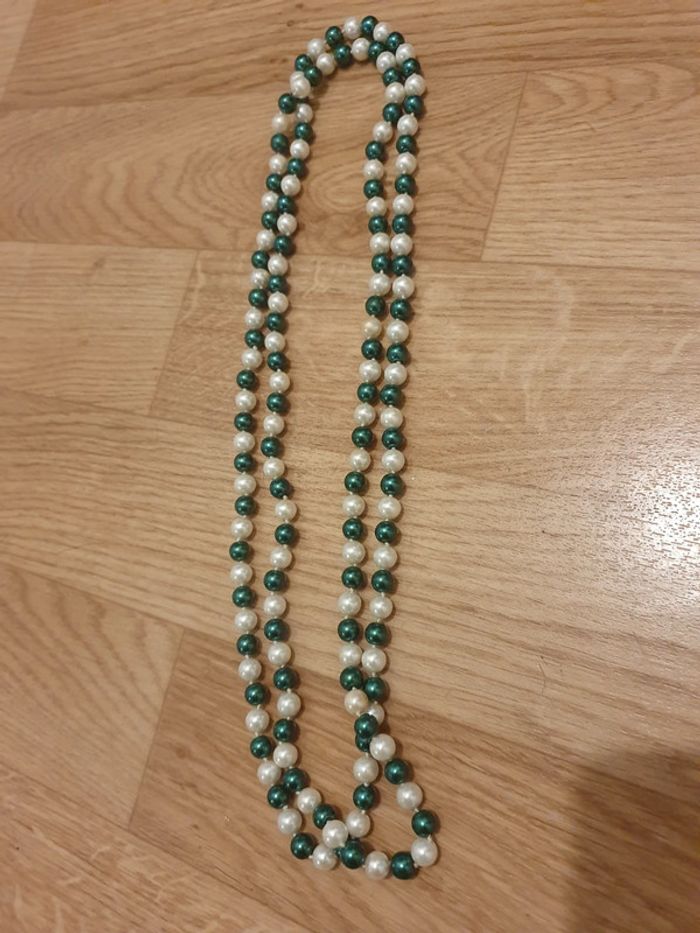 Collier long de perle verte et blanche
