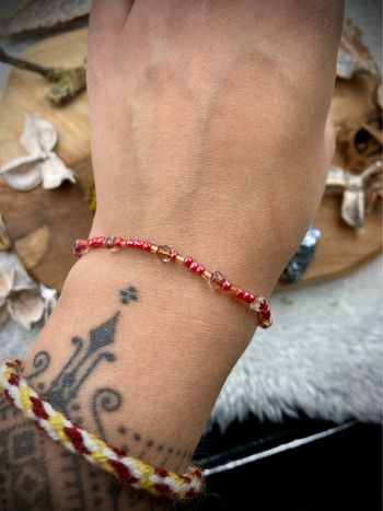 Bracelet en perle de rocaille rouge - élastique - ethnique