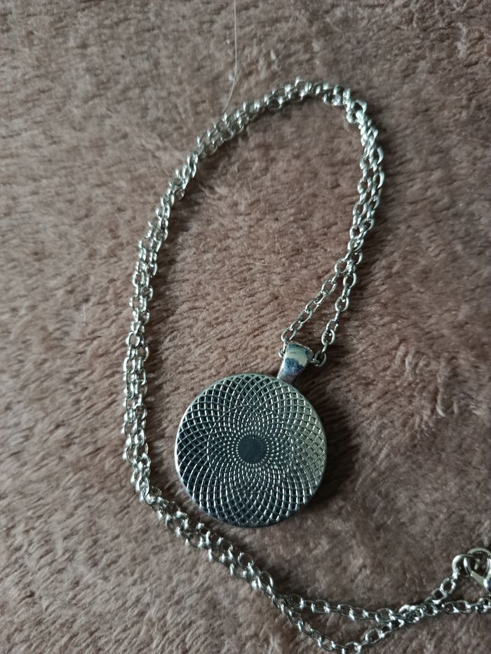 À saisir : Collier " Pikachu " ! - photo numéro 2