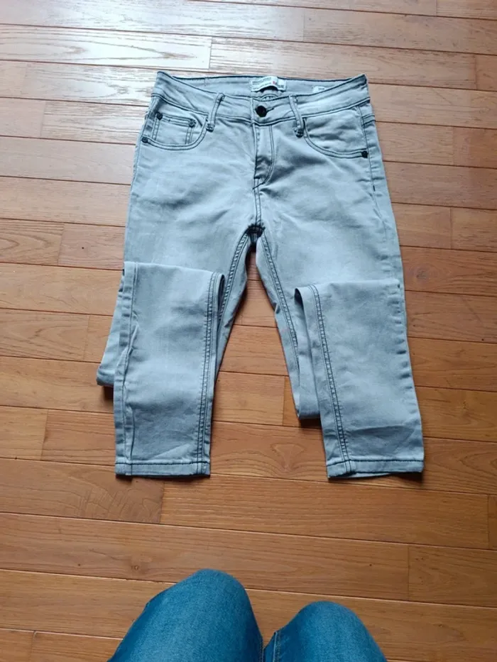 Jean skinny gris clair – taille 36 (peu porté)