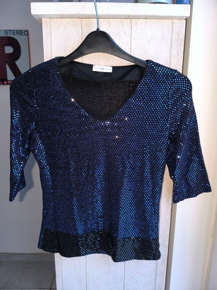 T shirt manches courtes à strass Col V doublé