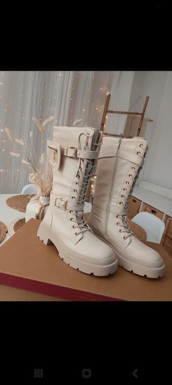 Jolie paire de bottes beige avec zip pointure 38 neuves avec étiquettes 🏷