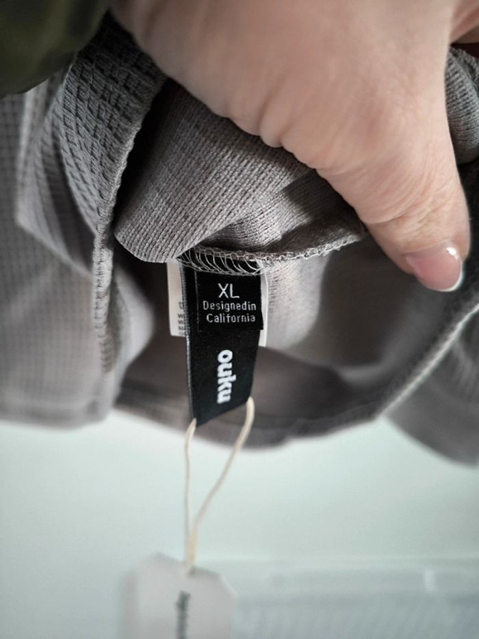 Pull lèger ouku taille XL neuf - photo numéro 2