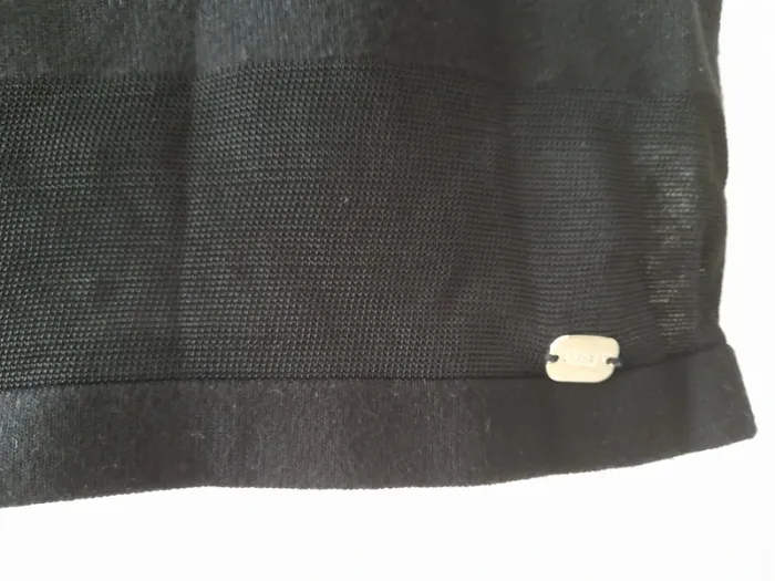 Robe noire moulante sans manches - photo numéro 4
