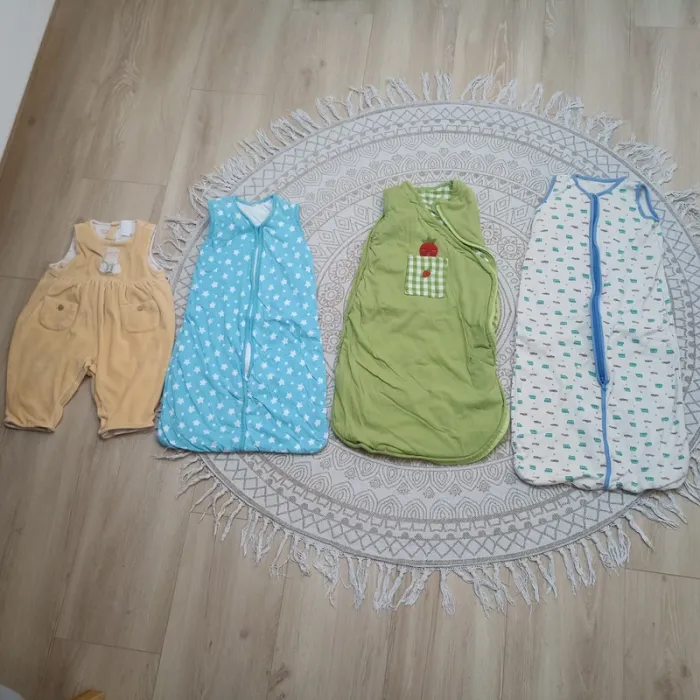 lot de 4 gigoteuses 0-6 mois et 6-18 mois