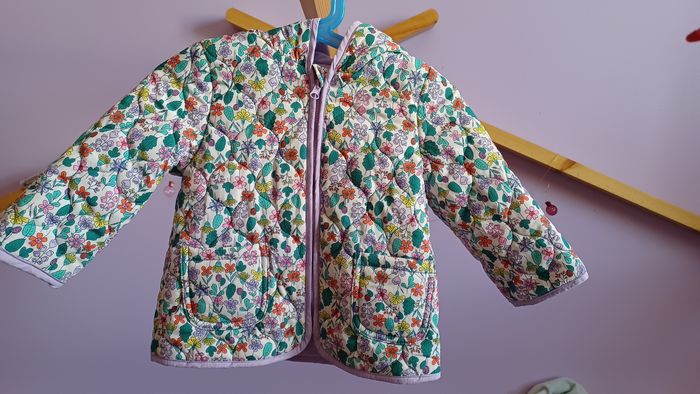 Veste matelassé fleurie à capuche  coupe vent 12 mois