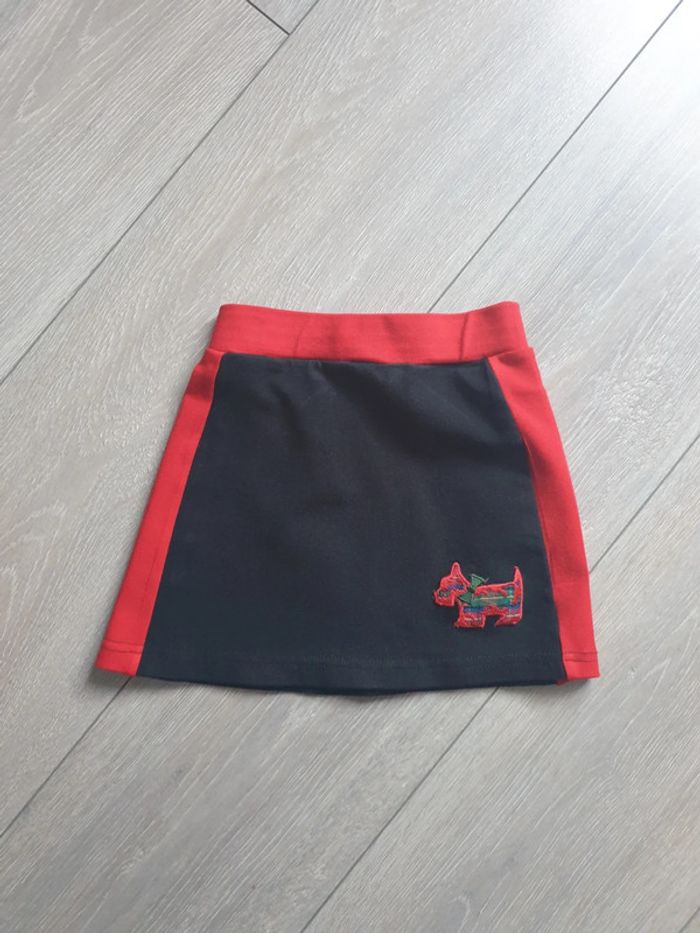 Jupe noir et rouge. Fille 4 ans