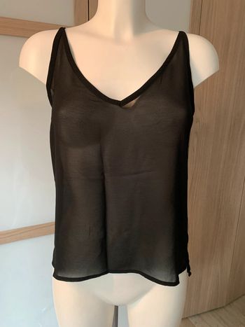Haut en voile noir décolleté V devant et dos taille 38