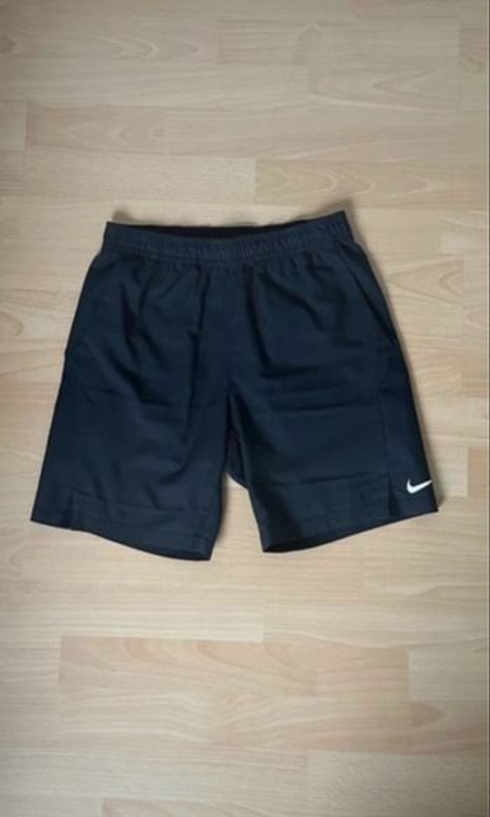 Short de sport Nike noir