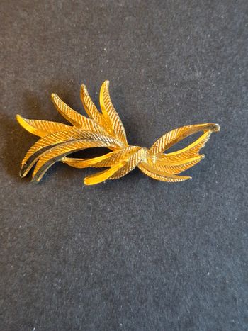 Belle broche années 80