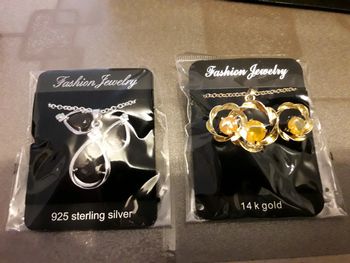 Lot de deux parures fantaisies neuves